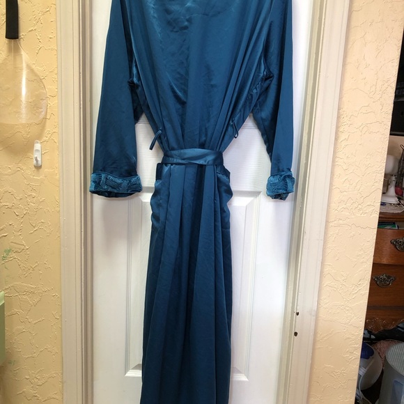 Cabernet Blue Textured Robe - Picture 3 of 3